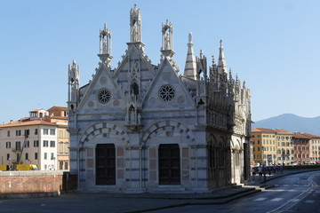 Fototapeta na wymiar Pisa - Chiesa di Santa Maria della Spina
