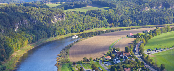 Panoramablick auf die Elbe, vom Basteigebirge aus.