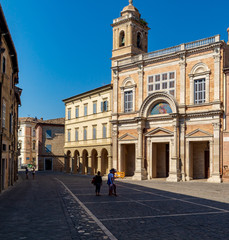 Obraz premium Una parte di Piazza del Popolo di Offida