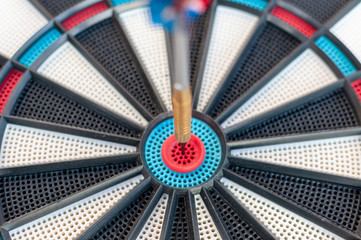 dart arrows in center of board