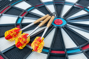 dart arrows in center of board