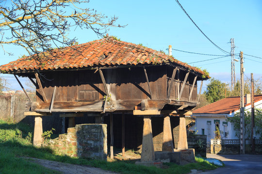 H&oacute;rreo o granero t&iacute;pico de Asturias
