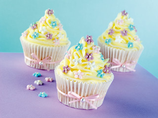CUPCAKES CLOSE UP   