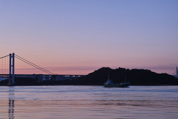 早朝の瀬戸大橋