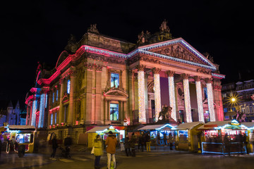 Fototapeta na wymiar Brussels Stock Exchange and christmas market at night