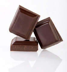    PIECES OF DARK CHOCOLATE          CLOSE UP FOOD IMAGE