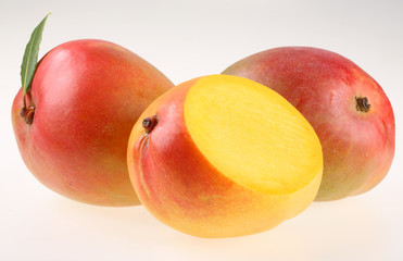 MANGOES   CLOSE UP FOOD IMAGE