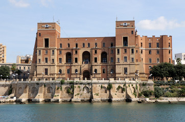 Fototapeta na wymiar Palazzo del Governo di Taranto