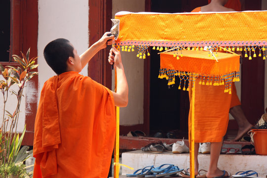 Moine bouddhiste au Laos