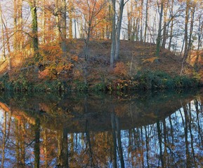 Obraz premium kleine, bewachsene Insel