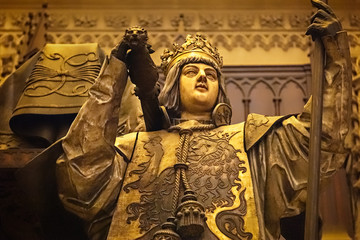 Obraz premium Detail of the tomb of Christopher Columbus inside Seville cathedral in Andalusia, Spain.