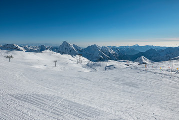 Fototapeta na wymiar Ski slope in the alps