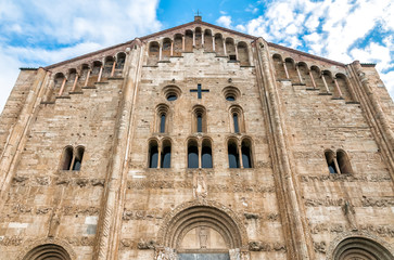 Obraz premium Facade of The Basilica of San Michele Maggiore in Pavia, Lombardy, Italy