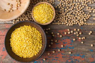 Dried peeled mungbean and peeled soybean