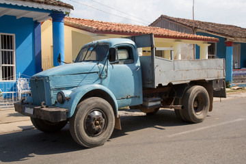 Oldtimer-LKW auf Kuba - Nutzfahrzeug in der Karibik