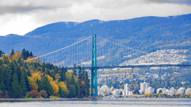 Lions' Gate bridge from Stanley Park. - Fall