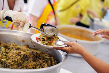 Helping Feed the Poor : The Concept of Hunger