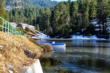 A boat in the frozen Banjosa lake