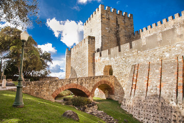 Fototapeta na wymiar Walls of historic fortress Sao Jorge , lisbon, Portugal.