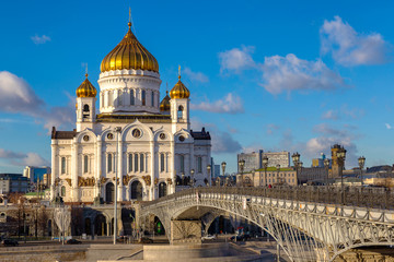 Fototapeta na wymiar View of Cathedral of Christ the Saviour in Moscow with bridge over Moskva river on a sunny day