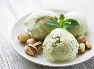 pistachio ice cream and mint