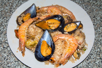 Tasty seafood dish – Paella a la marinera