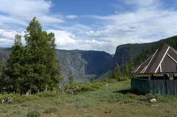 Fototapeta na wymiar A wooden arbor on the Katu-Yaryk pass in the Altai Republic