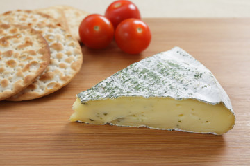 Herbed brie and crackers