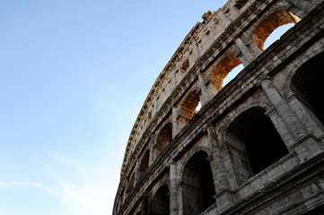 Obraz premium A section of the facade of the Colosseum (Flavian Amphitheatre) in Rome, Lazio, Italy