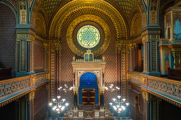 inside spanish jewish synagogue in prague - obrazy, fototapety, plakaty