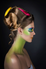Kreatives Make-up und Haar Styling