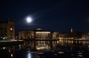 Fototapeta premium Evening view in Stockholm shilouettes of old town, parliament houses , bridges and lake Mälaren 