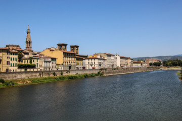 Fototapeta na wymiar View of the typical houses of Florence and the Arno River, Florence, Italy