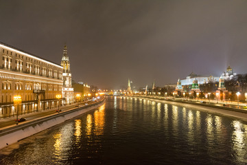 Obraz premium View of the Moscow Kremlin from the big Moskvoretsky bridge