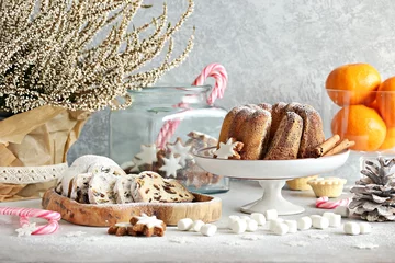 Gordijnen Christmas dessert table with traditional cakes and sweets © losangela