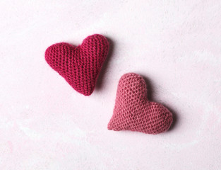 Fototapeta premium Crochet hearts on pink background. Valentine's Day concept