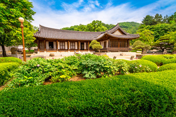 Fototapeta na wymiar Traditional Korean house of Oriental paintings artist Woonbo