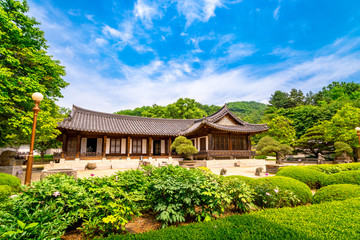 Fototapeta na wymiar Traditional Korean house of Oriental paintings artist Woonbo