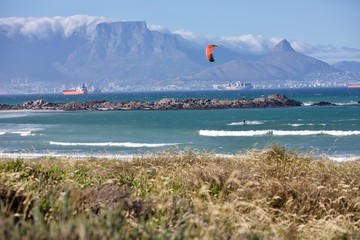 kitesurfen for kapstadt mit dem tafelberg