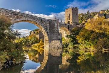 The Puente de Alcantara, a Roman arch bridge in Toledo, Catile-La Mancha, Spain, spanning the Tagus River. The word comes from Arabic bridge - obrazy, fototapety, plakaty