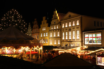 Weihnachtsmarkt auf dem Rathausplatz