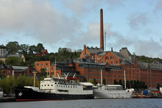Cheminée en brique dans le port de Stockholm, Suède