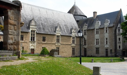 Fototapeta na wymiar Ville de Laval, le château-Vieux (cour intérieure) département de la Mayenne, France