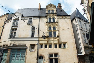 Fototapeta na wymiar Ville de Laval, maison du Grand Veneur (1554) dans le centre historique de la ville, département de la Mayenne, France