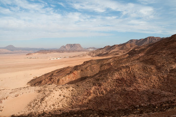 Fototapeta na wymiar Sinai Wüste mit Gebirge Ägypten