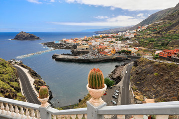 Küstenverlauf mit Küstenstadt Garachico Teneriffa Kanaren