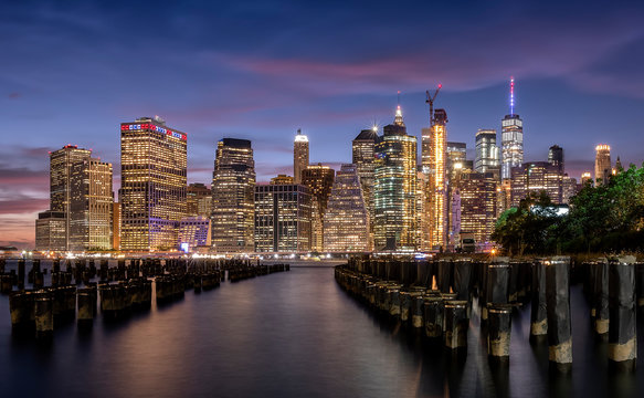 Manhattan (NYC) skyline al atardecer vista desde Brooklyn