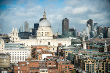 Fototapeta na wymiar Sunny scenic view of the city skyline of Central London dominated by the Baroque dome of St Paul's Cathedral
