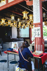 woman, back, at temple, osaka, japan