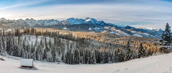 Fototapeta na wymiar Sunny winter morning in snowy Tatra mountains